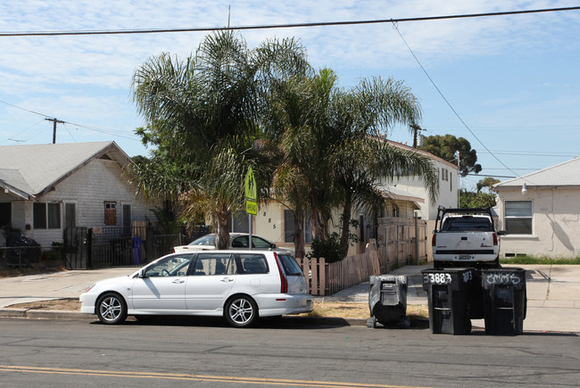 3885 Birch St in San Diego, CA - Building Photo - Building Photo