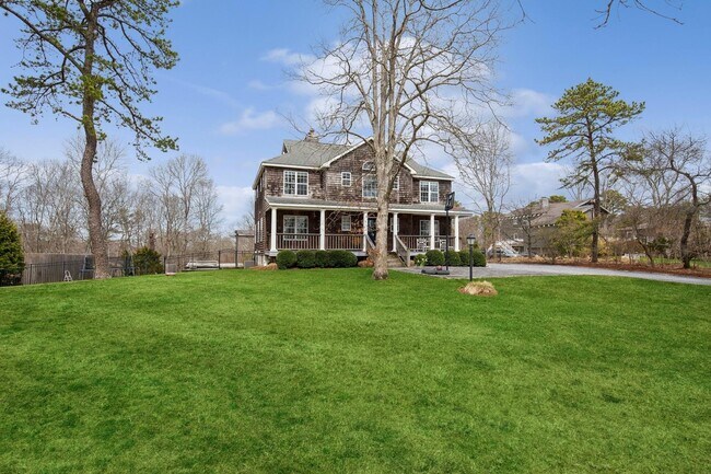 71 Old Canoe Place Rd in Hampton Bays, NY - Building Photo - Building Photo
