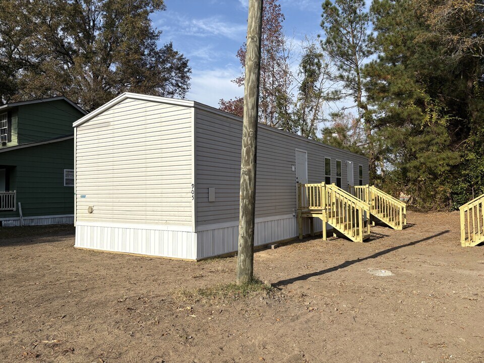 905 McFadden St in Lake City, SC - Building Photo