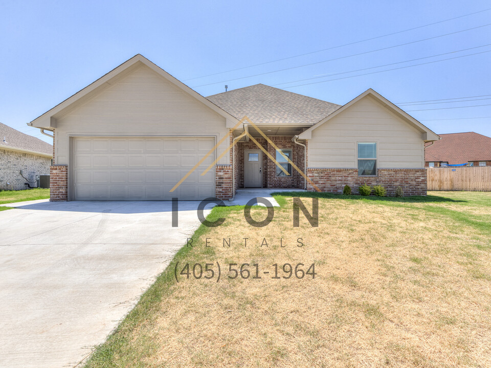 4501 Desert Spring Ct in Yukon, OK - Building Photo