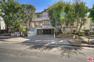 4370 Troost Ave-Unit -201 in Los Angeles, CA - Building Photo - Building Photo