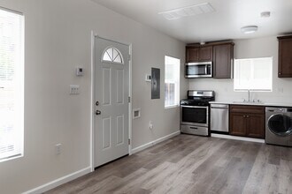 1192 Exposition Blvd, Unit 1194 in Los Angeles, CA - Building Photo - Building Photo