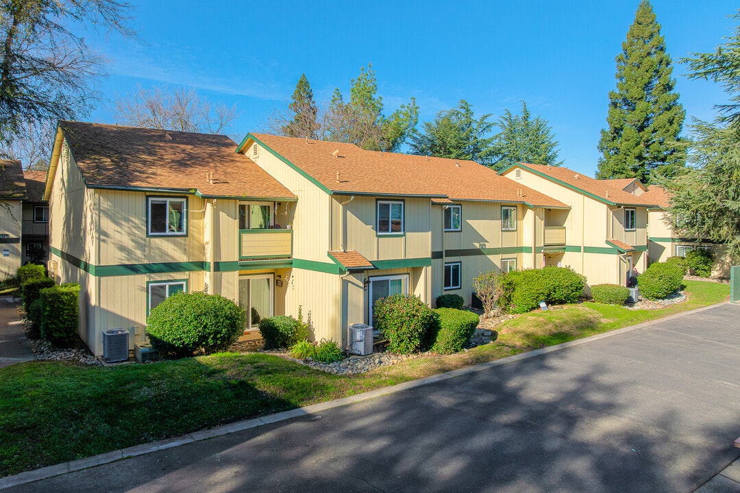 Shelter Cove Apartments in Yuba City, CA - Foto de edificio