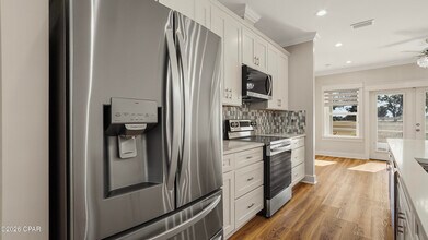 1719 Country Club Dr in Lynn Haven, FL - Building Photo - Building Photo