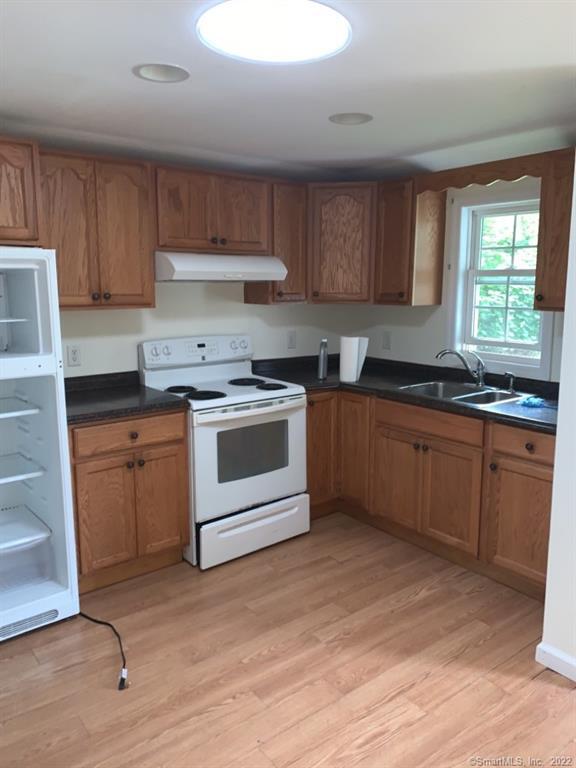 85 Elderkin Ave in Groton, CT - Building Photo - Building Photo