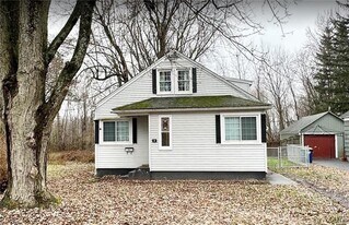 6 Curtis Ave in Baldwinsville, NY - Building Photo