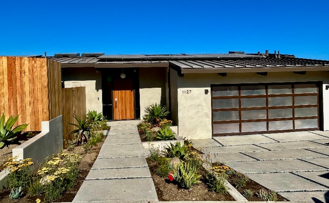 1127 Harbor Hills Ln in Santa Barbara, CA - Building Photo - Building Photo