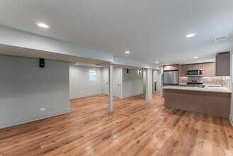 4716 N Winthrop Ave, Unit GARDEN in Chicago, IL - Building Photo - Building Photo