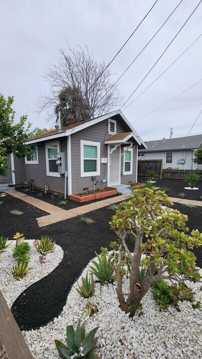 2507 D St in Antioch, CA - Building Photo