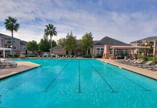 201 S Heights Blvd in Houston, TX - Building Photo - Building Photo