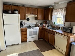 77 E Bridge St, Unit Unit A in Westbrook, ME - Building Photo - Building Photo