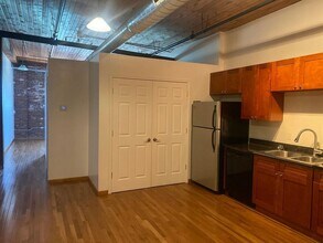 111 N Main St-Unit -111 NORTH MAIN APT 405 in Kirksville, MO - Foto de edificio - Building Photo