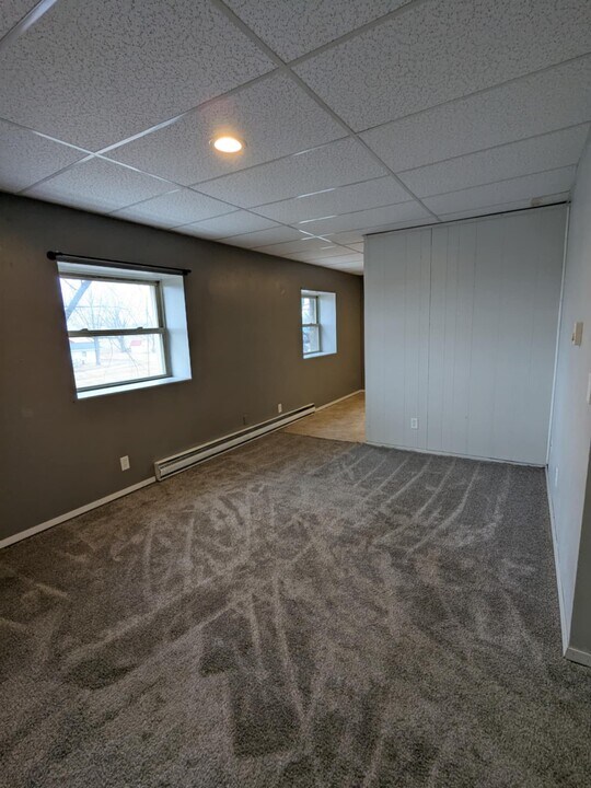 435 S Broadway St in Little York, IL - Building Photo