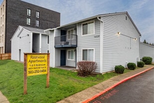 Rosewood Apartments in Portland, OR - Building Photo