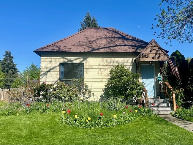 property at 944 N 7th St