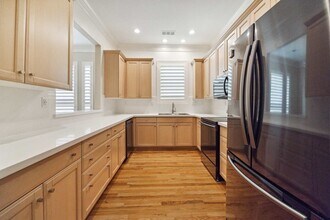 6835 Staffordshire Crescent in Houston, TX - Building Photo - Building Photo