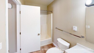 403 E Park St-Unit -22 in Marquette, MI - Foto de edificio - Building Photo