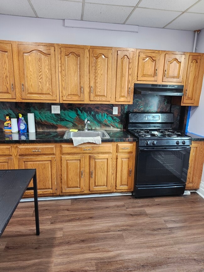 70 Valentine St, Unit 2/2nd fl