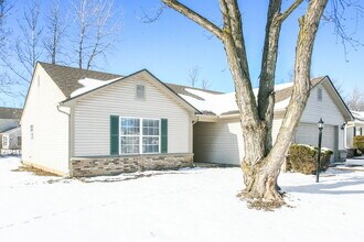 8144 Amarillo Dr in Indianapolis, IN - Foto de edificio - Building Photo