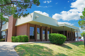 Cypress Point Apartments in Shawnee, OK - Foto de edificio - Building Photo