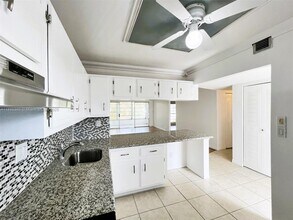 8330 Sands Point Blvd in Tamarac, FL - Building Photo - Building Photo
