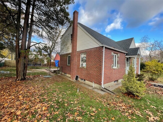 77 Pineaire Ave in Farmingville, NY - Building Photo - Building Photo