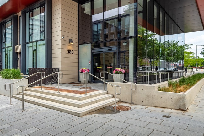 180 Mill St in Toronto, ON - Building Photo - Building Photo