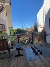 2919 Valmere Dr, Unit 1 in Malibu, CA - Foto de edificio - Building Photo