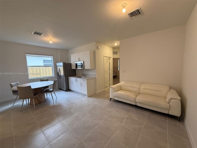 2832 SE 23rd Ave in Homestead, FL - Building Photo - Building Photo