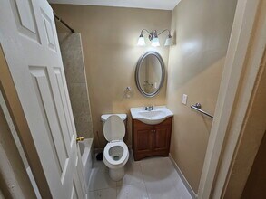 641 SW 83rd Ave in North Lauderdale, FL - Foto de edificio - Building Photo