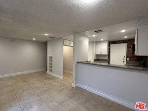 14501 Tupper St in Los Angeles, CA - Building Photo - Building Photo