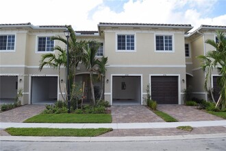 2714 SW 81st Terrace in Miramar, FL - Building Photo - Building Photo