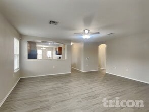 12529 Sky Harbor Dr in Austin, TX - Foto de edificio - Building Photo