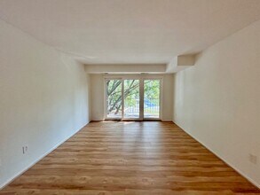 11925 Parklawn Dr in Rockville, MD - Building Photo - Building Photo