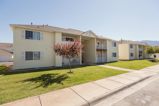 Mountain View Apartments in Hamilton, MT - Building Photo - Building Photo