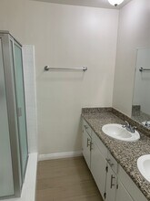 5000 Coldwater Canyon Ave, Unit 4 in Los Angeles, CA - Building Photo - Building Photo