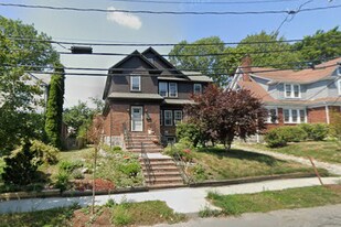 203 Ellery Ct, Unit 1 in Chestnut Hill, MA - Building Photo