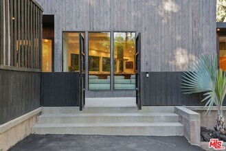 10072 Westwanda Dr in Beverly Hills, CA - Building Photo - Building Photo