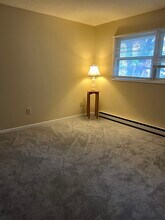 19 East St, Unit 19D in Essex Junction, VT - Building Photo - Building Photo