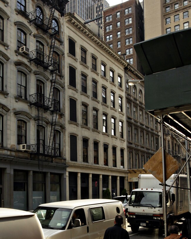 112-114 Duane St in New York, NY - Building Photo - Building Photo