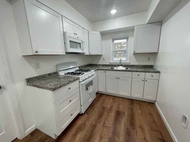 167 3rd St, Unit 2 in Elizabeth, NJ - Building Photo - Building Photo