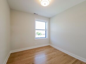 4409 N Seeley Ave, Unit 2020-2B in Chicago, IL - Foto de edificio - Building Photo