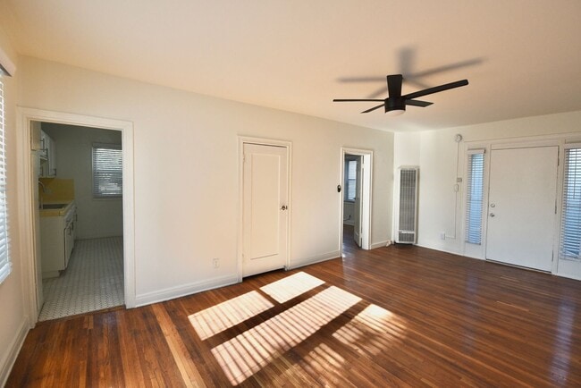5212 Fountain Ave in Los Angeles, CA - Foto de edificio - Building Photo