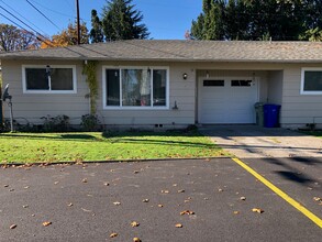 1700 N Davis St in Cornelius, OR - Building Photo - Building Photo