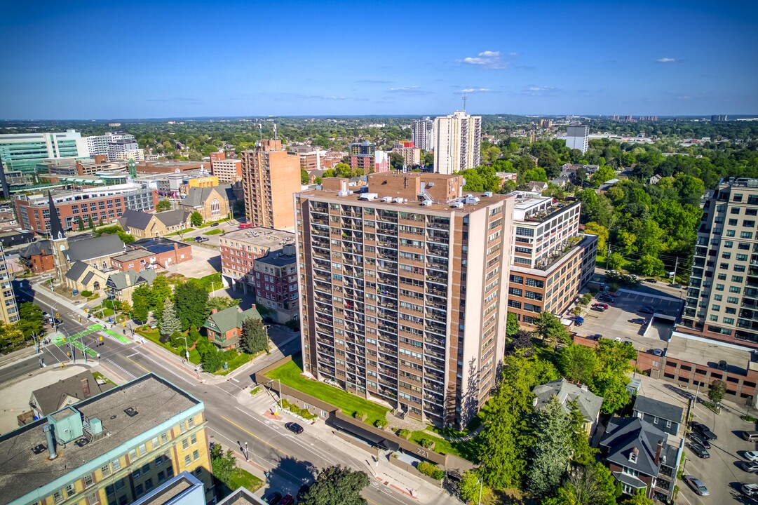 Queen in Kitchener, ON - Building Photo