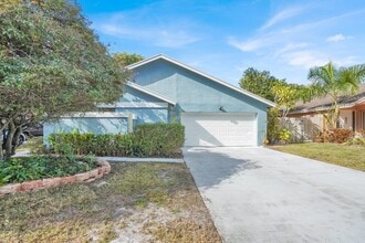 940 Rainberry Lake Dr in Delray Beach, FL - Building Photo - Building Photo
