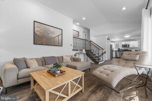 191 Lakeshore Dr in Oakland, NJ - Building Photo