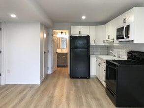 277-277 Lakeview Ct in Cobourg, ON - Building Photo - Building Photo