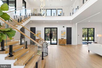 1733 Chain Bridge Rd in McLean, VA - Building Photo - Building Photo