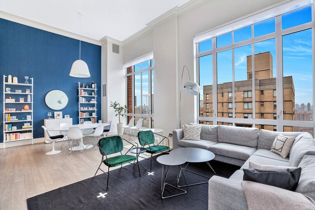 200 E 95th St in New York, NY - Building Photo